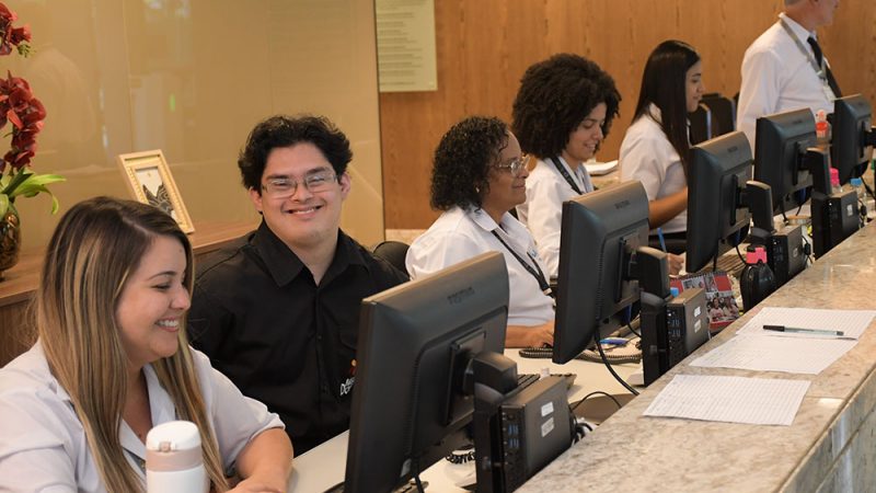 Jovens indicados pelo Instituto Mano Down começam a trabalhar no TJMG