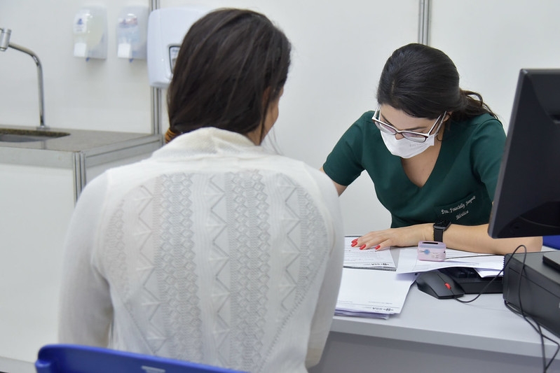 Prefeitura assina convênio com o governo federal para ampliar médicos e horário de atendimento nas UBSs