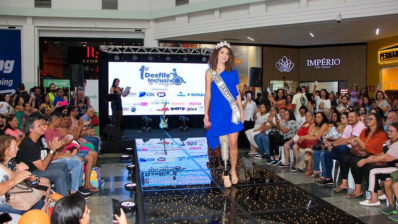 Primeiro Desfile Inclusivo de Contagem emociona o público na praça central do Big Shopping