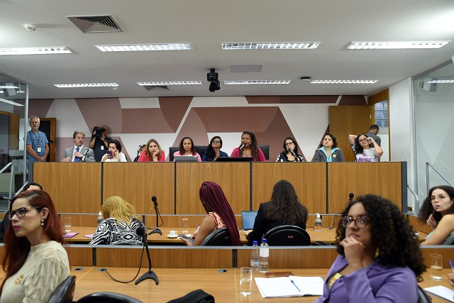 Exclusão de mulheres em espaços de poder ainda é desafio no Brasil e em Minas