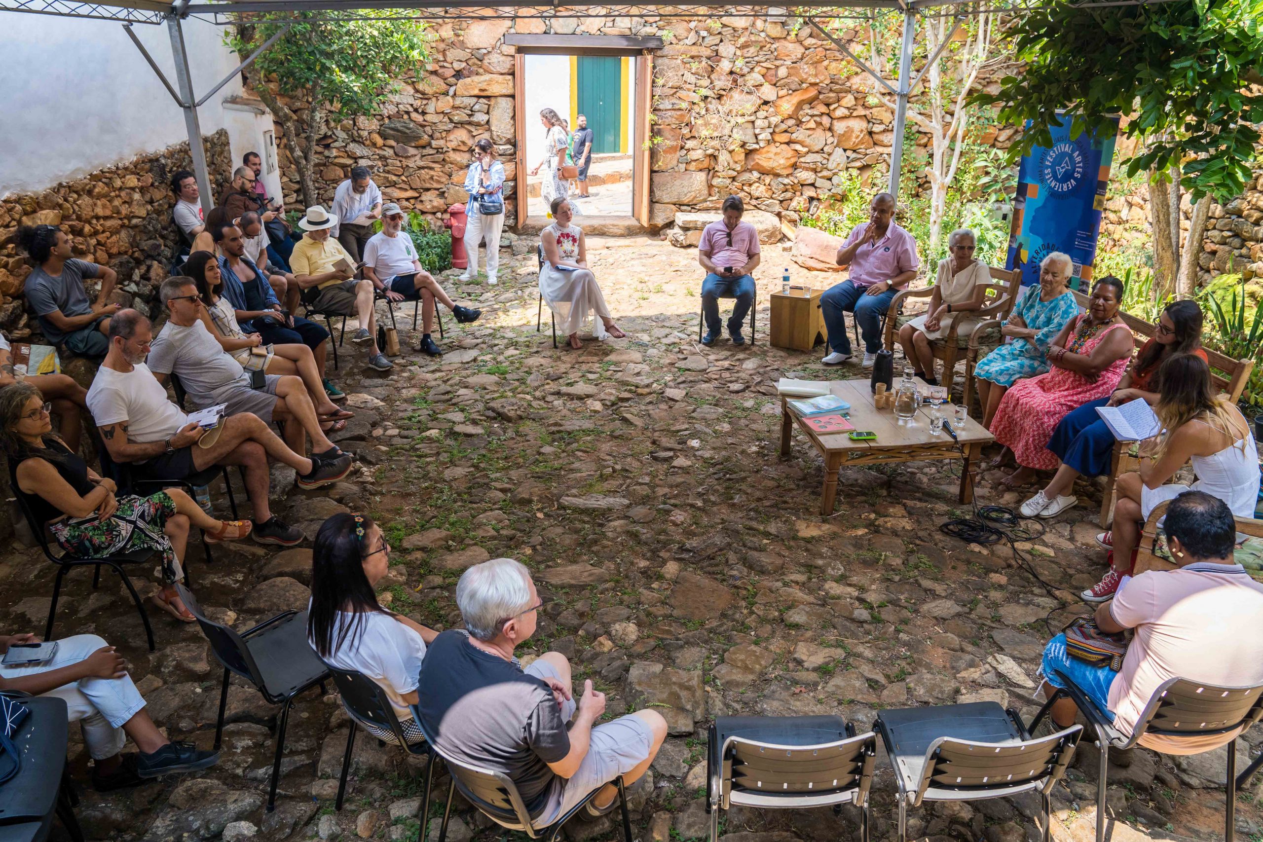 Grandes nomes da literatura nacional e internacional participam da programação do 13º Festival Artes Vertentes, que segue até domingo(29), em Tiradentes/MG