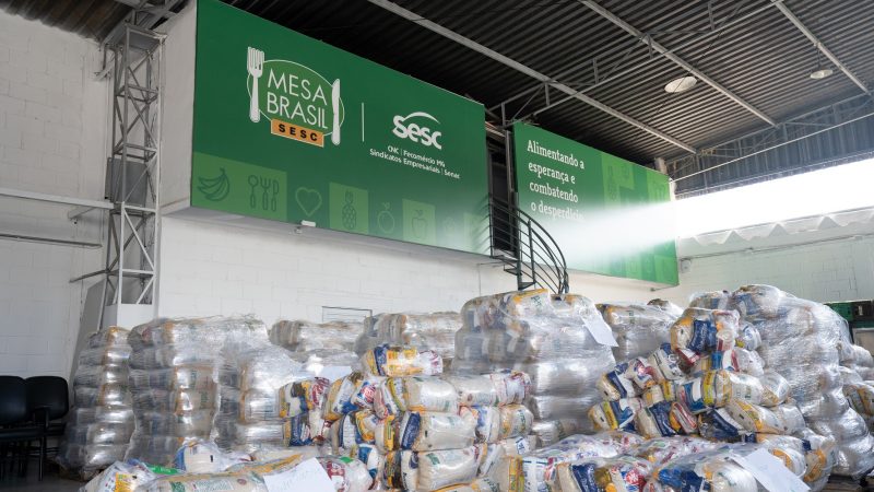 Fecomércio MG, por meio do Sesc Mesa Brasil e em parceria com os Supermercados BH, doa 12 mil cestas básicas