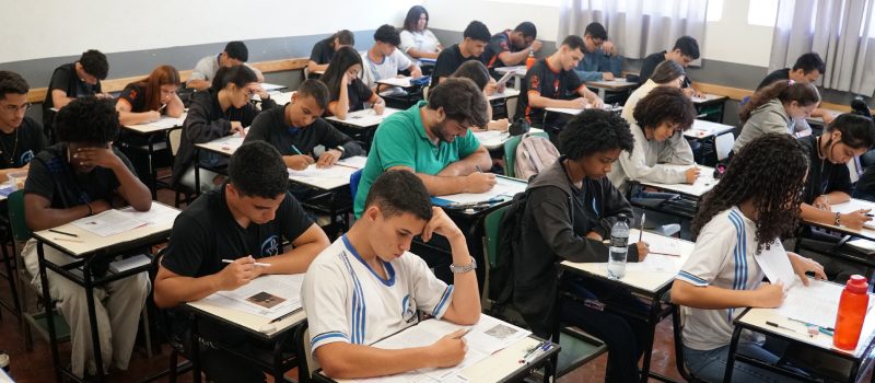 Governo promove 2° Simulado Enem MG para mais de 200 mil estudantes da rede pública na reta final de preparação para o exame