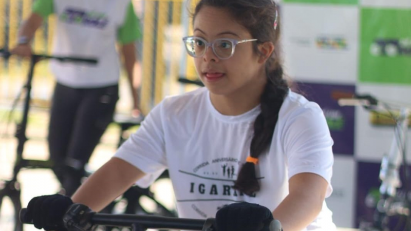 PROJETO GRATUITO ENSINA POPULAÇÃO DE CONTAGEM E BETIM A ANDAR DE BICICLETA