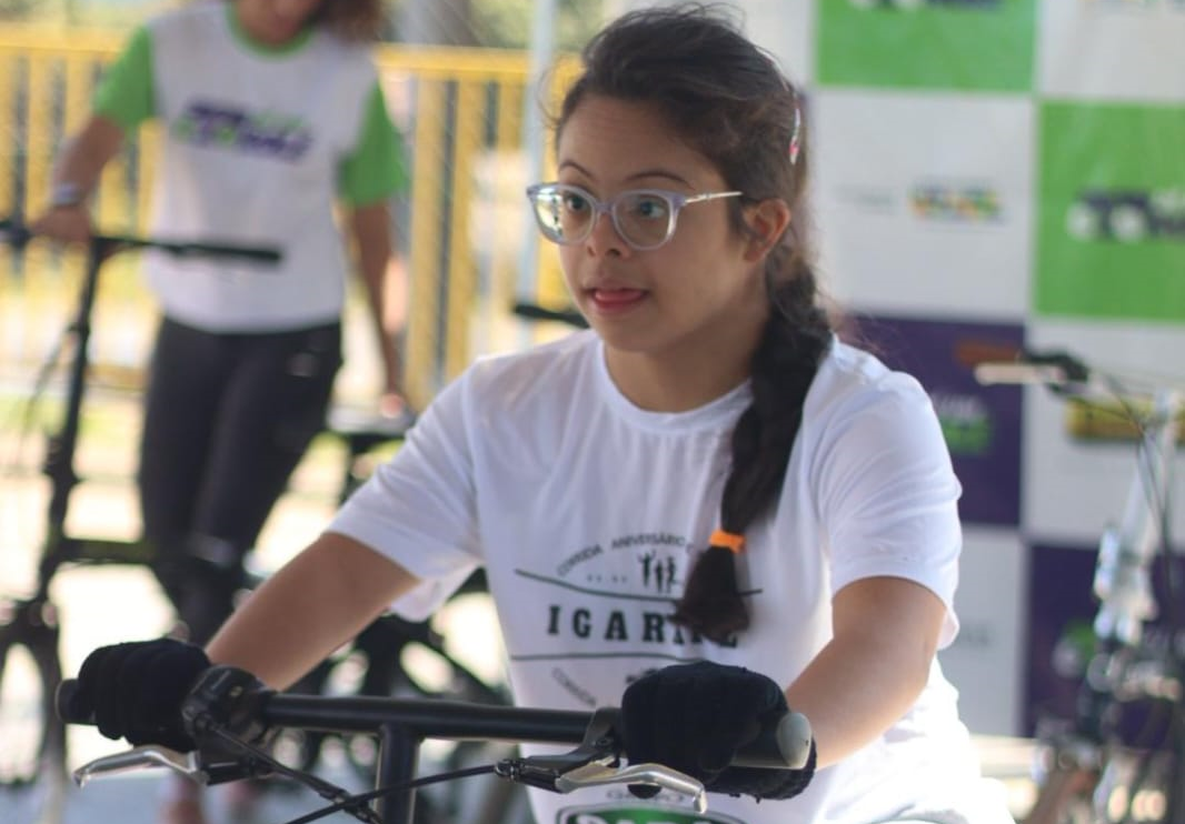 PROJETO GRATUITO ENSINA POPULAÇÃO DE CONTAGEM E BETIM A ANDAR DE BICICLETA