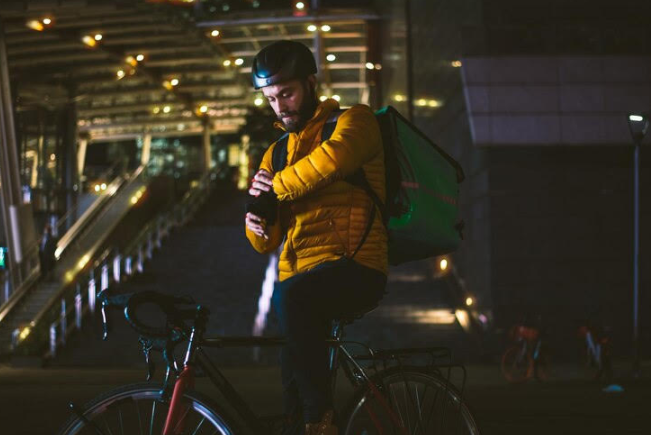 Delivery noturno: por que a tendência segue se fortalecendo no Brasil