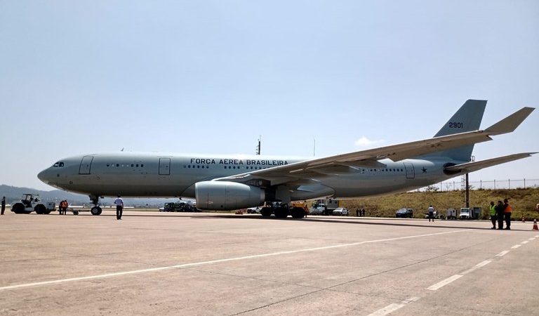 Primeiro voo com repatriados do Líbano pousa em São Paulo com 228 passageiros e três pets