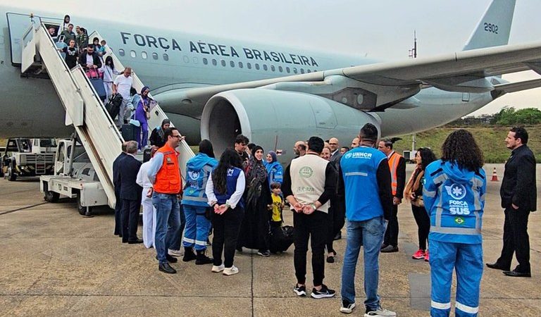 RAÍZES DO CEDRO: novo voo da Operação Raízes do Cedro pousa em Guarulhos com 221 passageiros a bordo