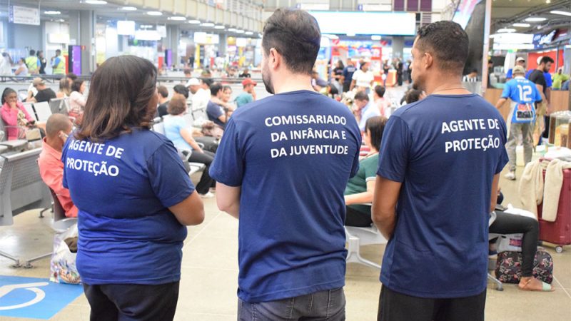 Plantão na Rodoviária de BH orienta sobre regras de viagens para menores