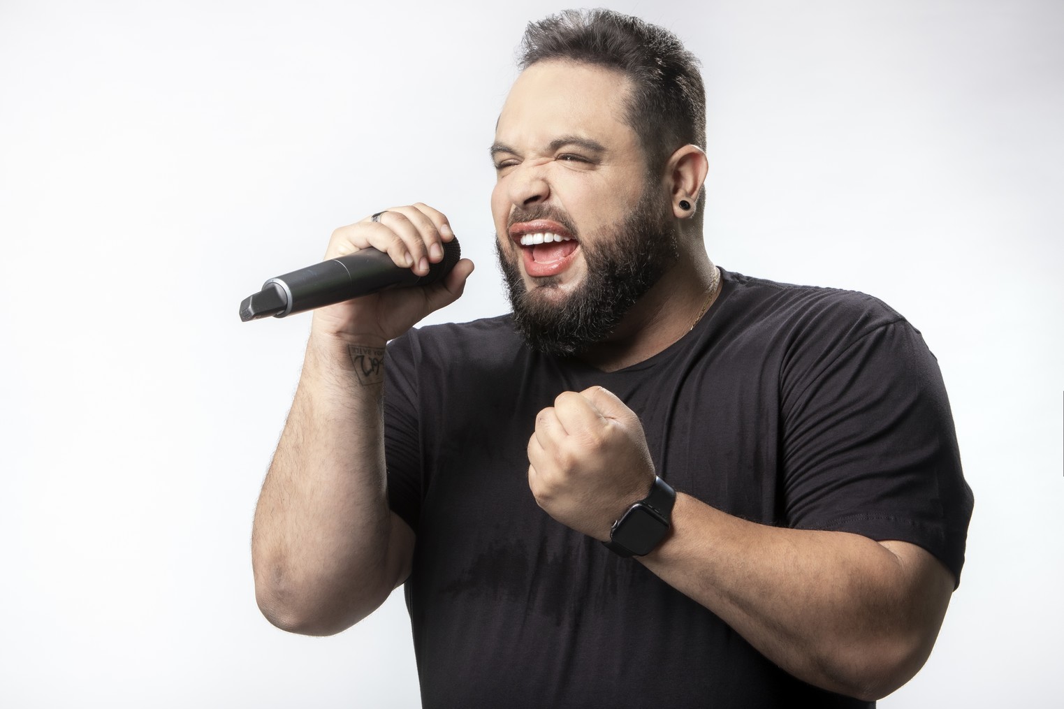 Feira do Mineirinho inicia dezembro com show de Matheus Luccato