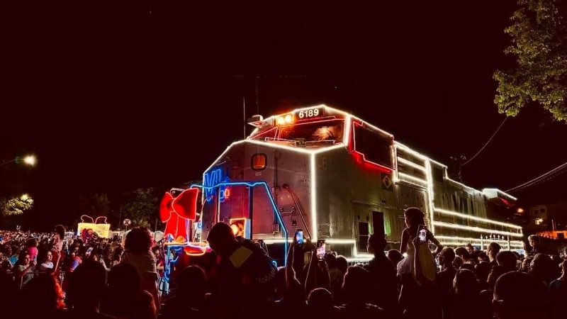 Papai Noel chega de locomotiva em Contagem na Estação Bernardo Monteiro, nesta quarta-feira, às 19 hs