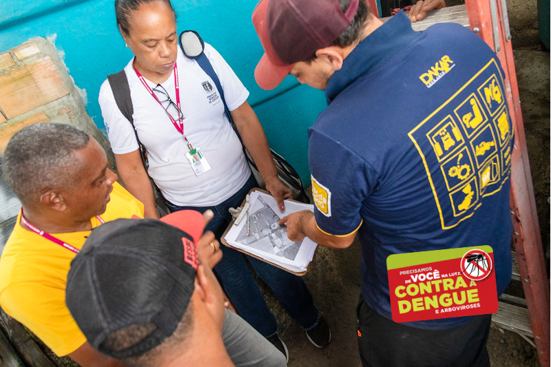 De olho no Aedes aegypti: agentes de endemias visitam locais mapeados pelo drone em Contagem