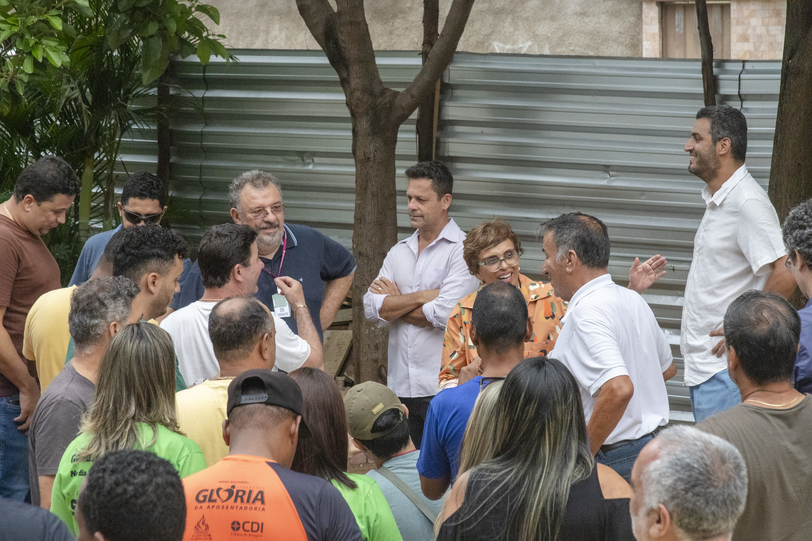 Prefeitura e vereador Adilson Lamounier acompanham avanço das obras do Espaço de Convivência Manecão e dialogam com a população