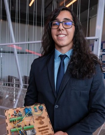 O estudante do Colégio Técnico da UFMG Bernardo de Souza Cordeiro vence Prêmio Jovem Cientista