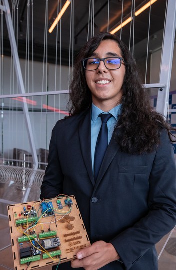 O estudante do Colégio Técnico da UFMG Bernardo de Souza Cordeiro vence Prêmio Jovem Cientista