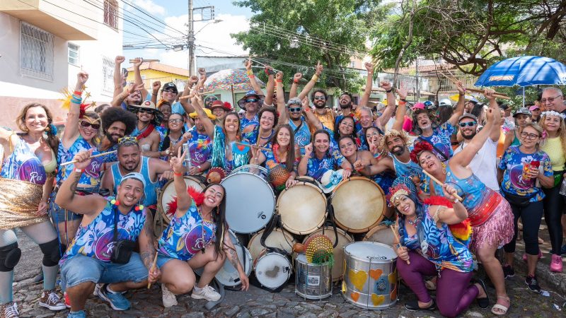 Pré-carnaval em Belo Horizonte: Espaço do Conhecimento UFMG recebe apresentação musical do bloco Chega o Rei