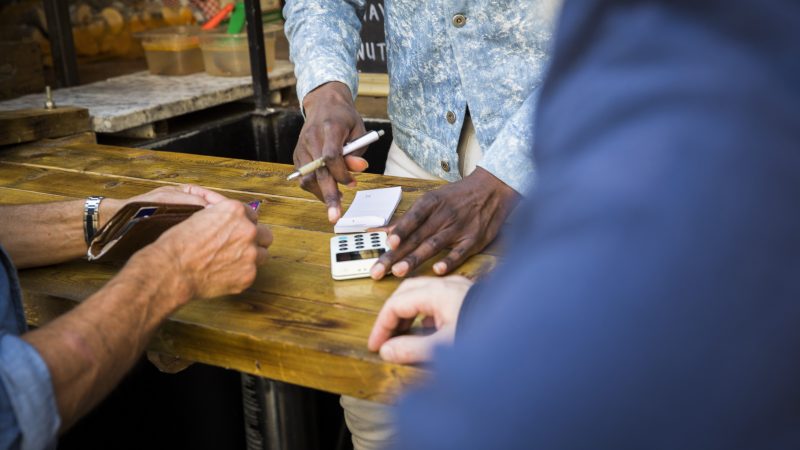 Fecomércio MG: 64,8% dos belo-horizontinos planejam, mas apenas 25,9% cumprem o orçamento