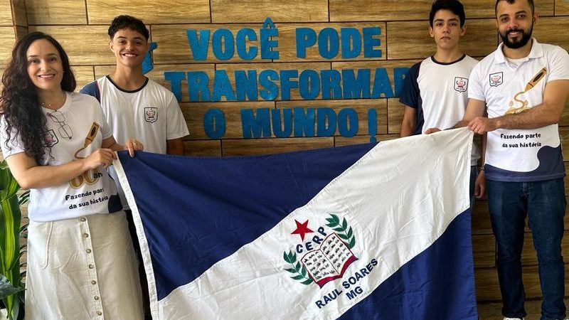 Estudantes da rede pública de Minas Gerais representam o país em competição de matemática na Tailândia