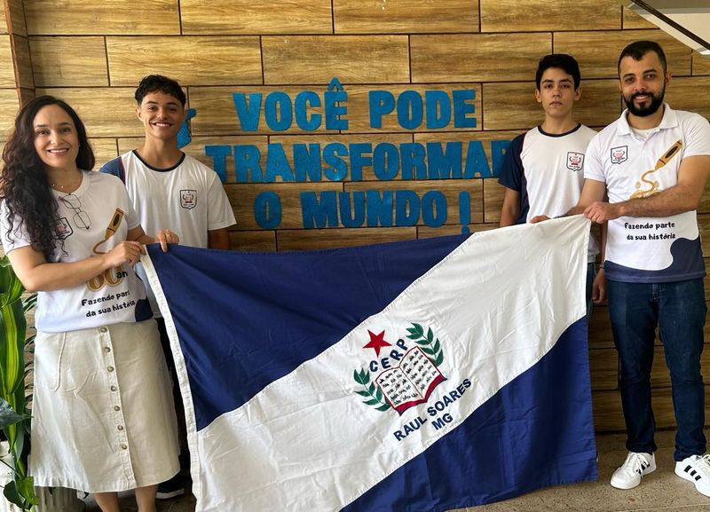 Estudantes da rede pública de Minas Gerais representam o país em competição de matemática na Tailândia