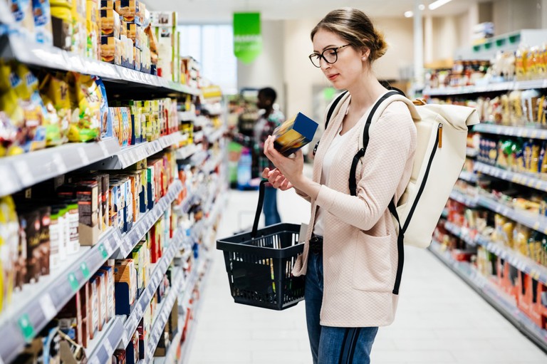 Para baratear alimentos, governo anuncia ações em parceria com setor privado Iniciativas zeram impostos de importação de itens como café, azeite, óleo, milho, biscoitos, macarrão e carne